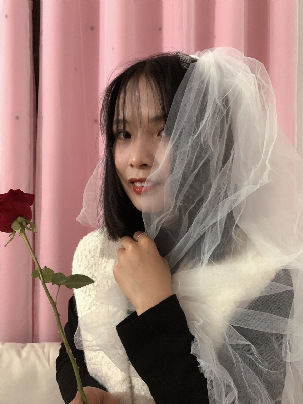 持紫菜包饭的女孩的第一张照片--邵武交友网